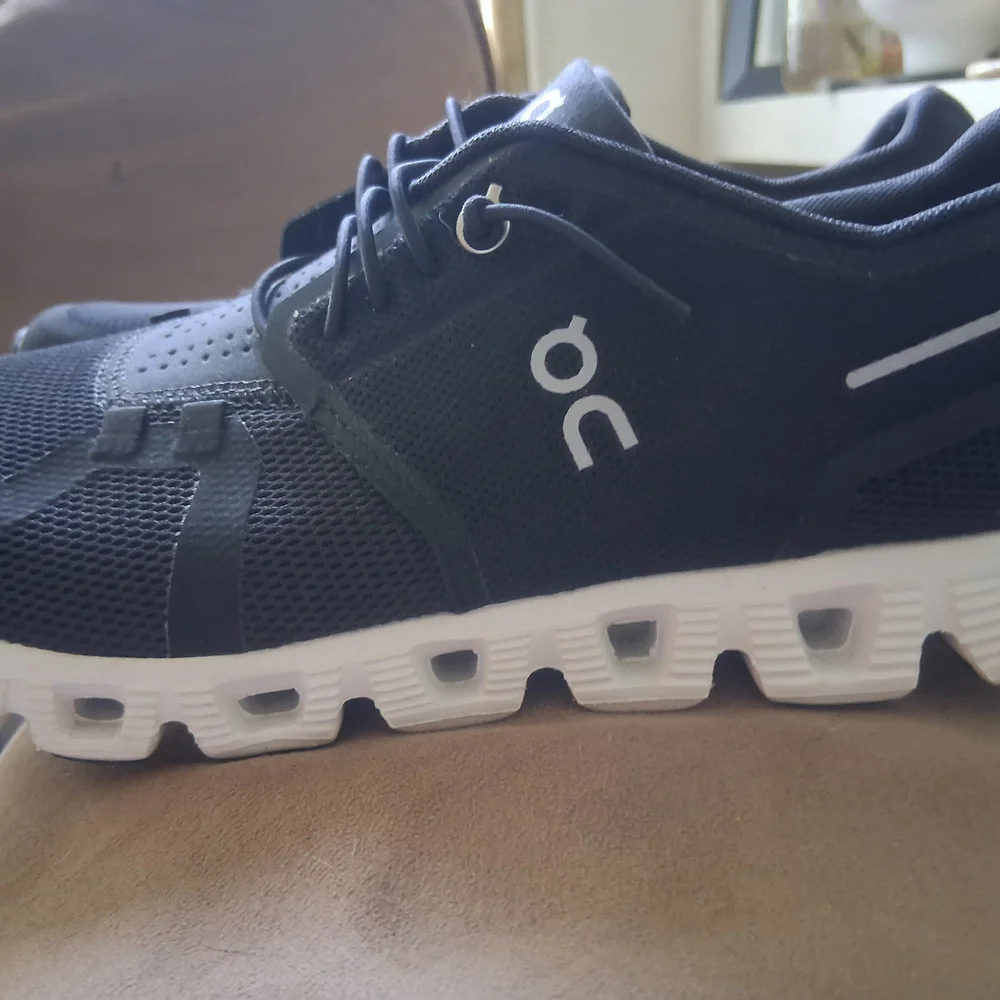 On Cloud Running Womens's Black Sneakers - Picture 3 of 8